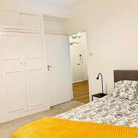 Cosy 2 Bedroom Apartment In Swiss Cottage. London Bagian luar foto