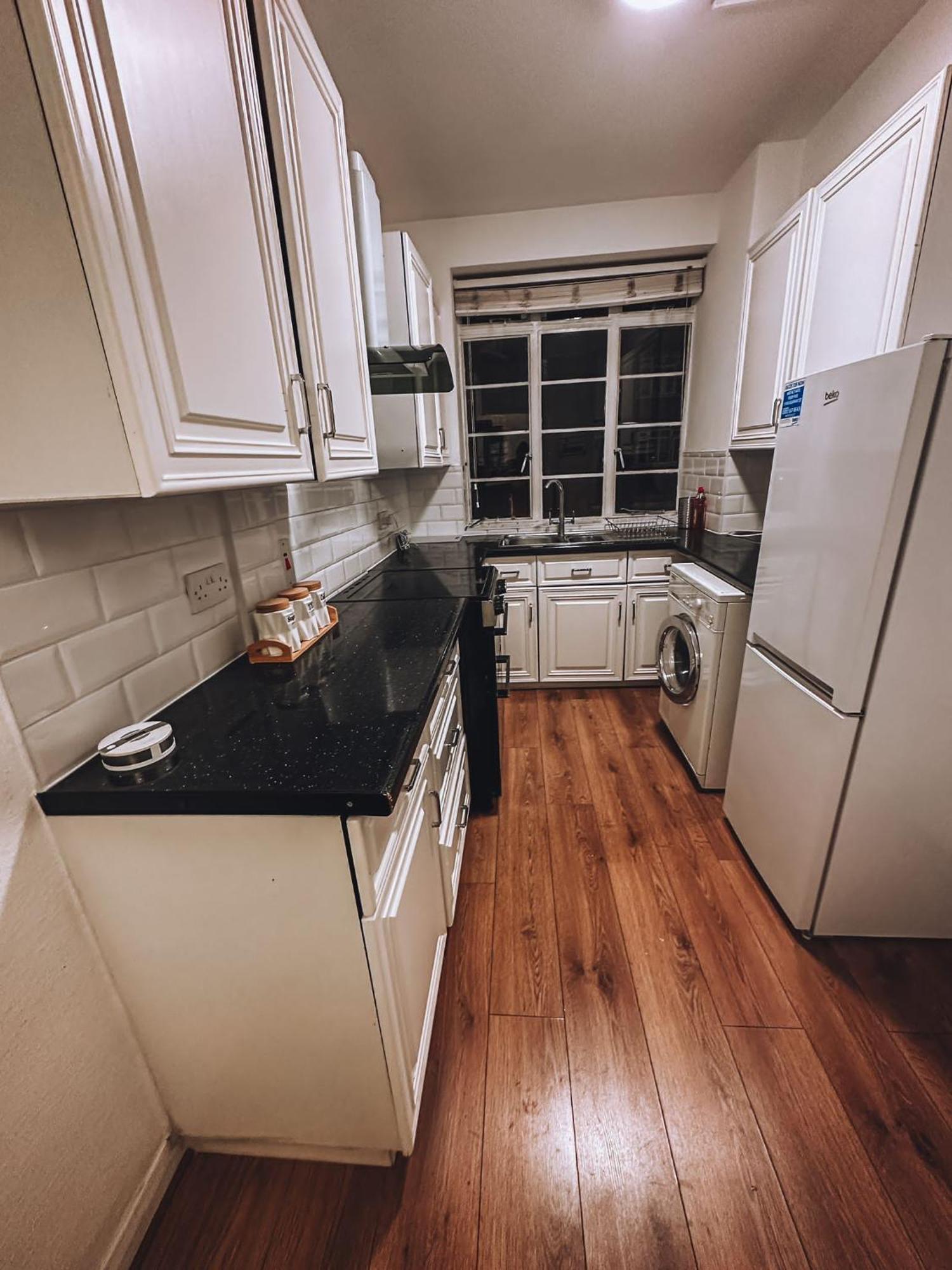 Cosy 2 Bedroom Apartment In Swiss Cottage. London Bagian luar foto