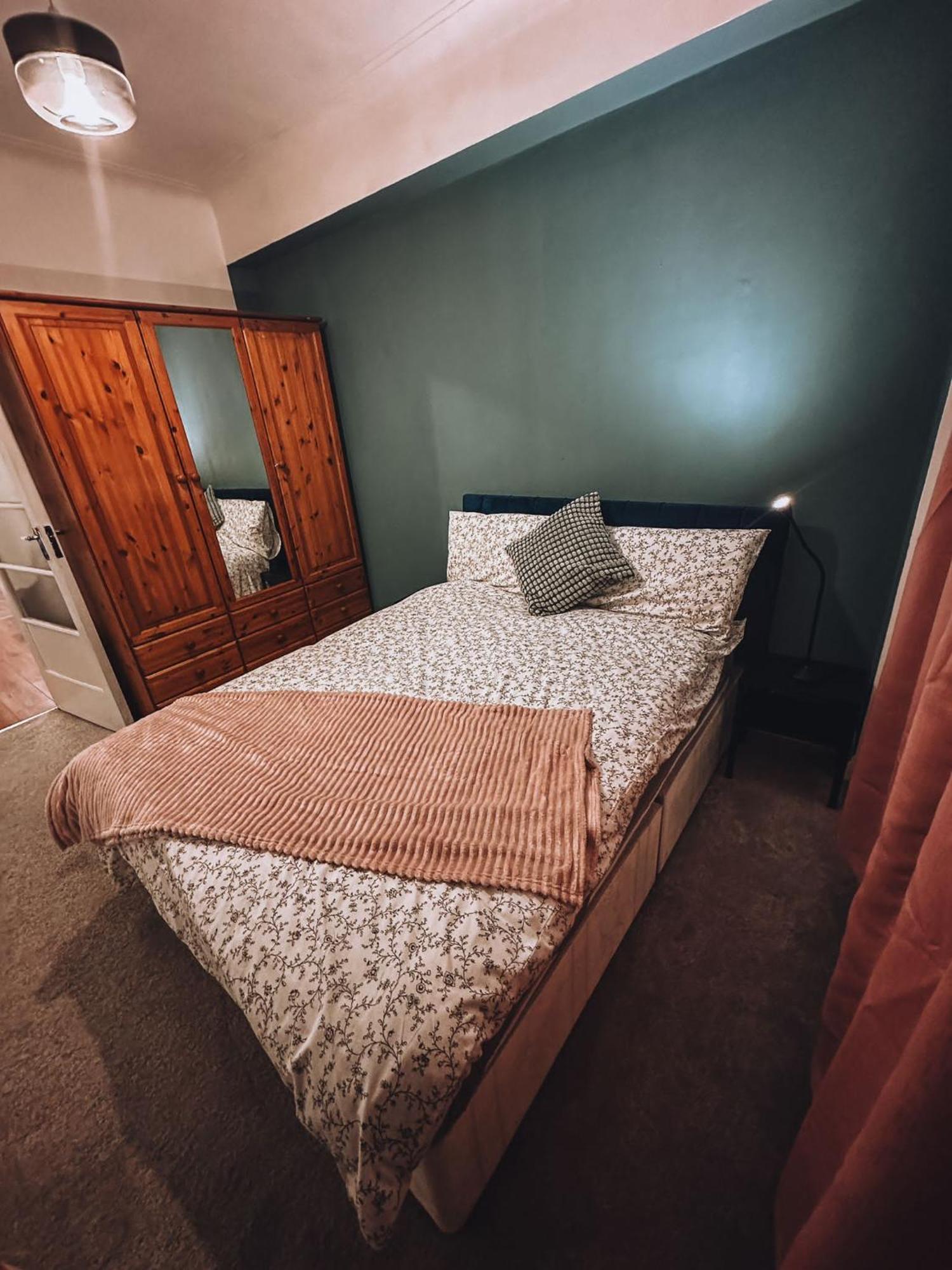 Cosy 2 Bedroom Apartment In Swiss Cottage. London Bagian luar foto