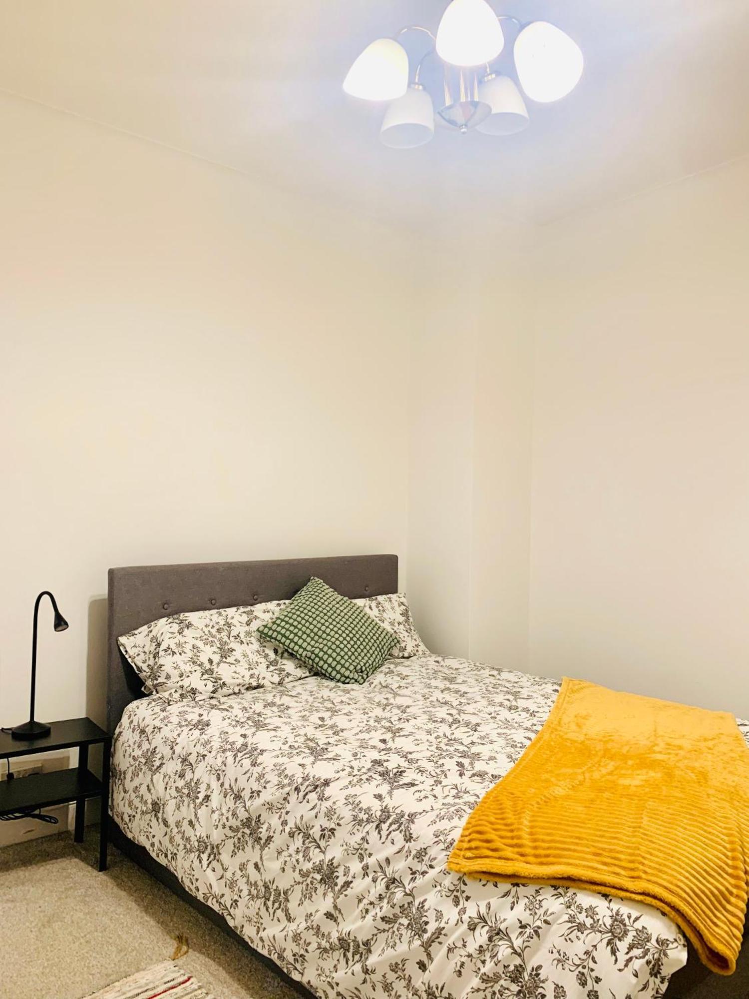Cosy 2 Bedroom Apartment In Swiss Cottage. London Bagian luar foto