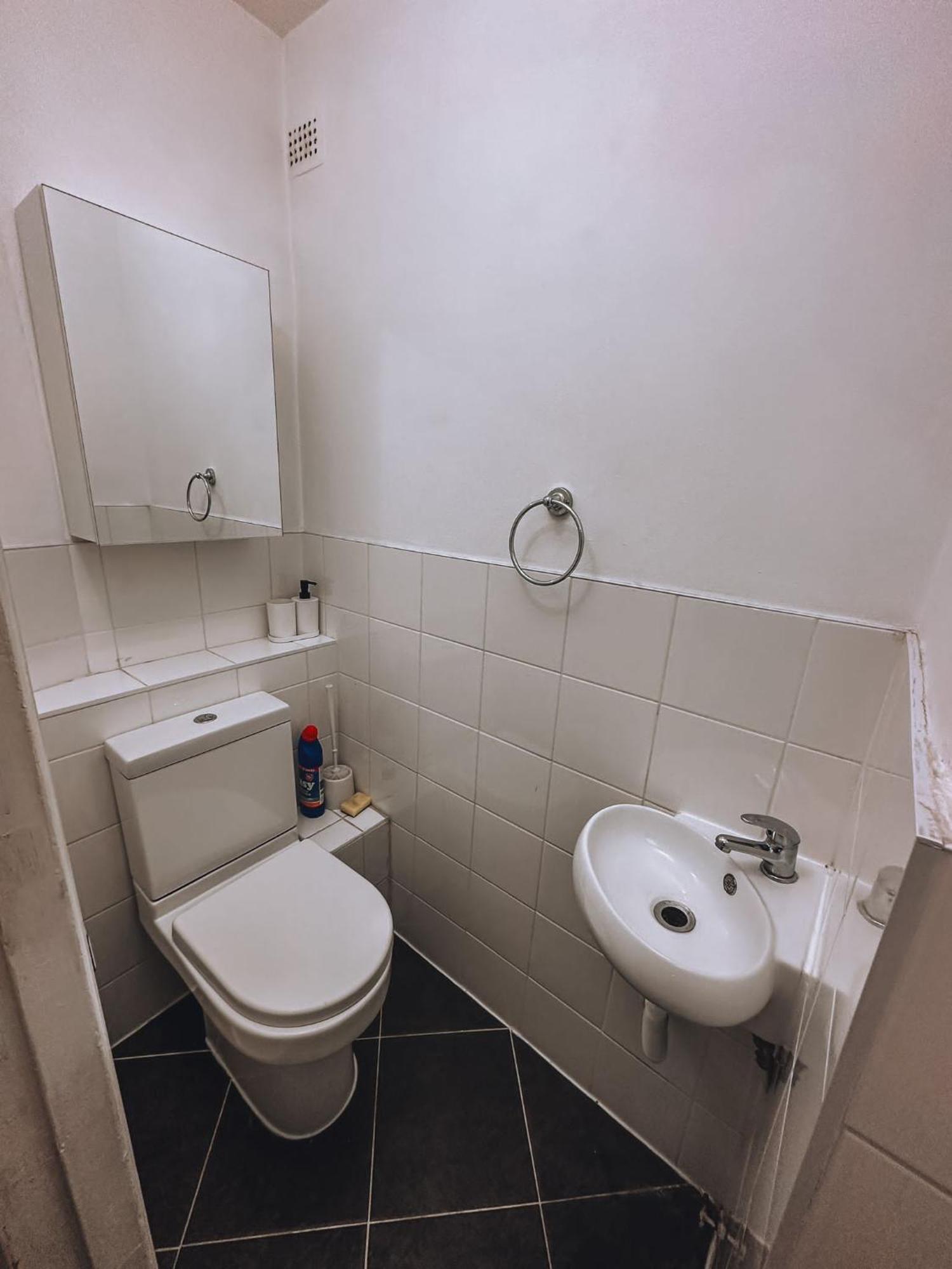 Cosy 2 Bedroom Apartment In Swiss Cottage. London Bagian luar foto
