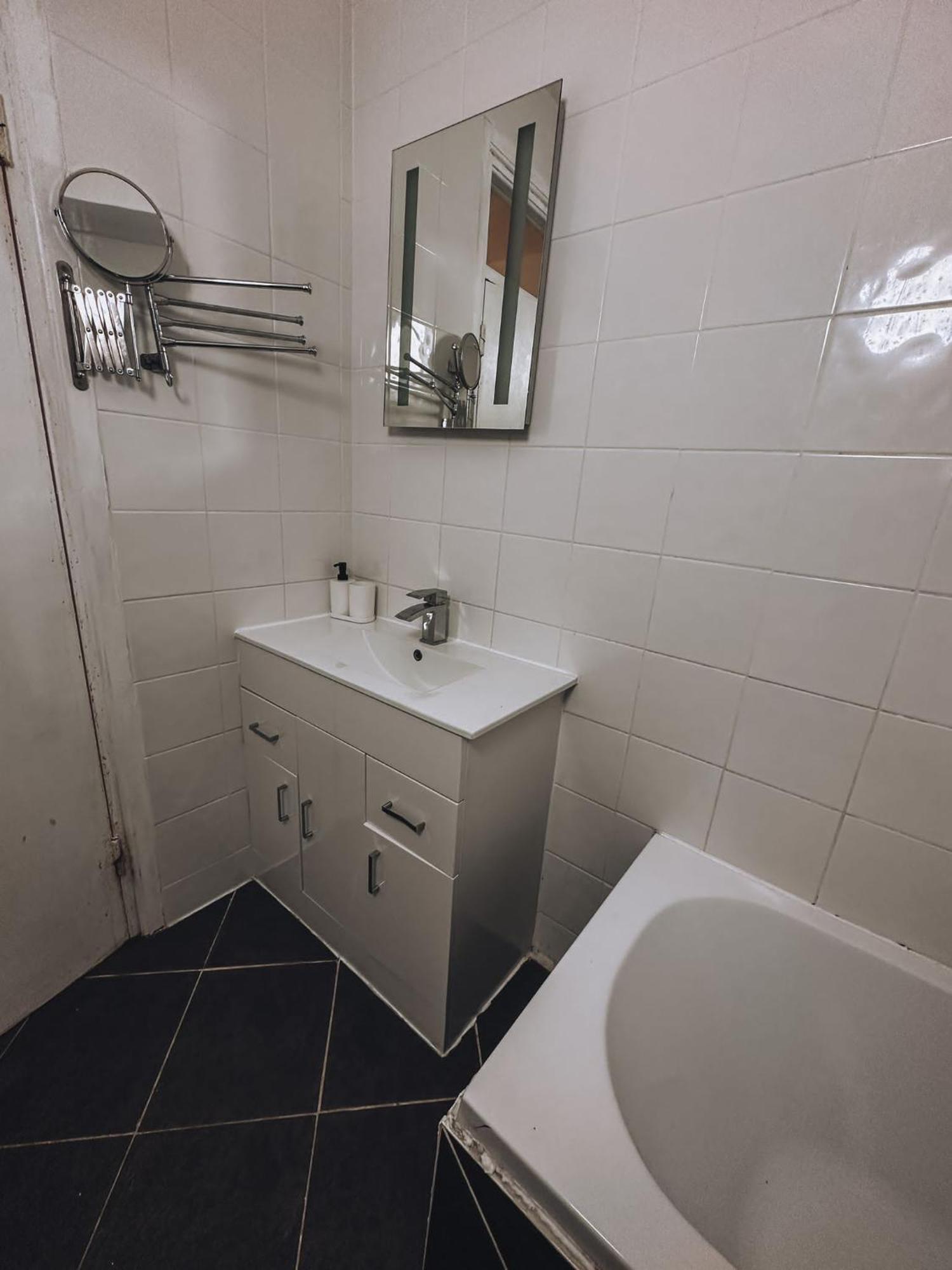 Cosy 2 Bedroom Apartment In Swiss Cottage. London Bagian luar foto