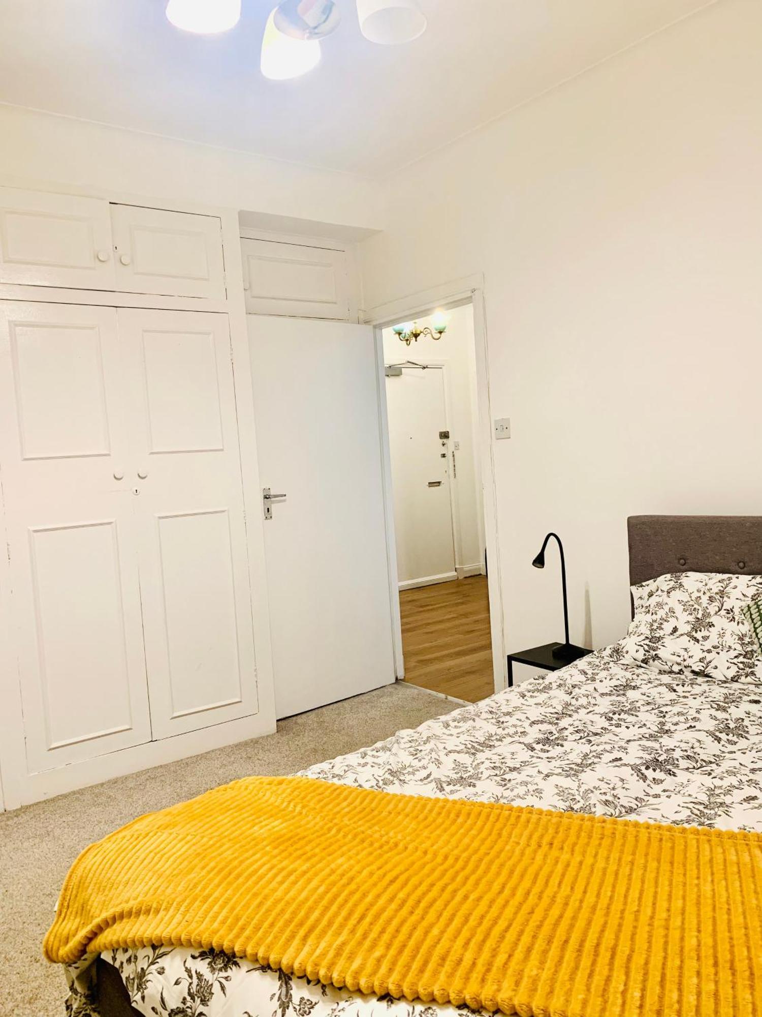 Cosy 2 Bedroom Apartment In Swiss Cottage. London Bagian luar foto