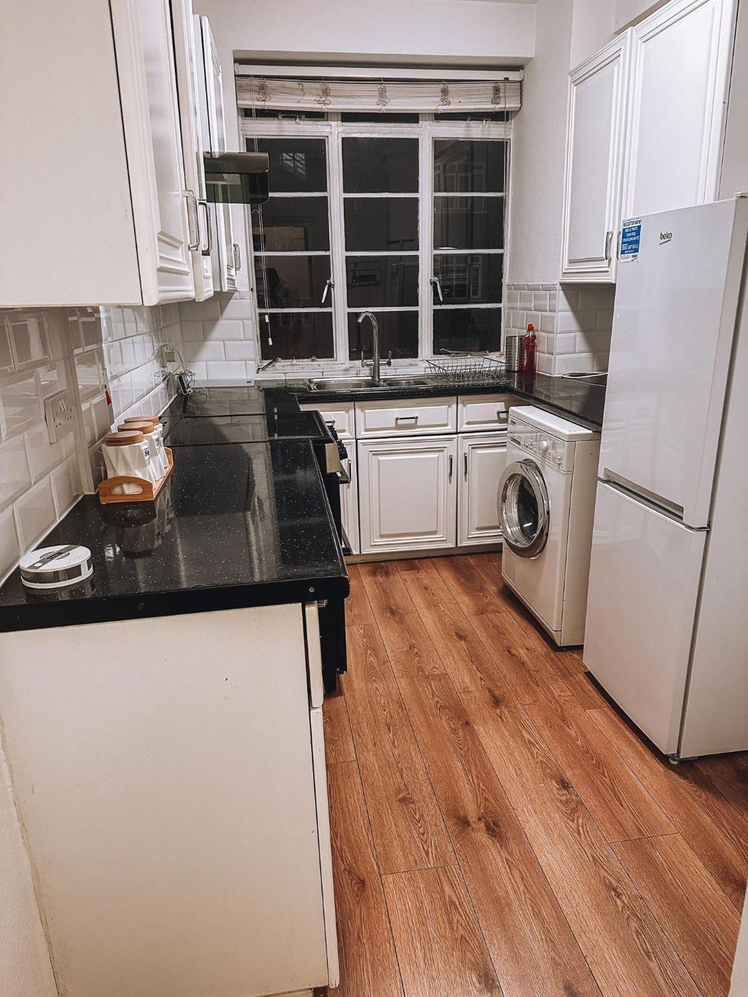 Cosy 2 Bedroom Apartment In Swiss Cottage. London Bagian luar foto