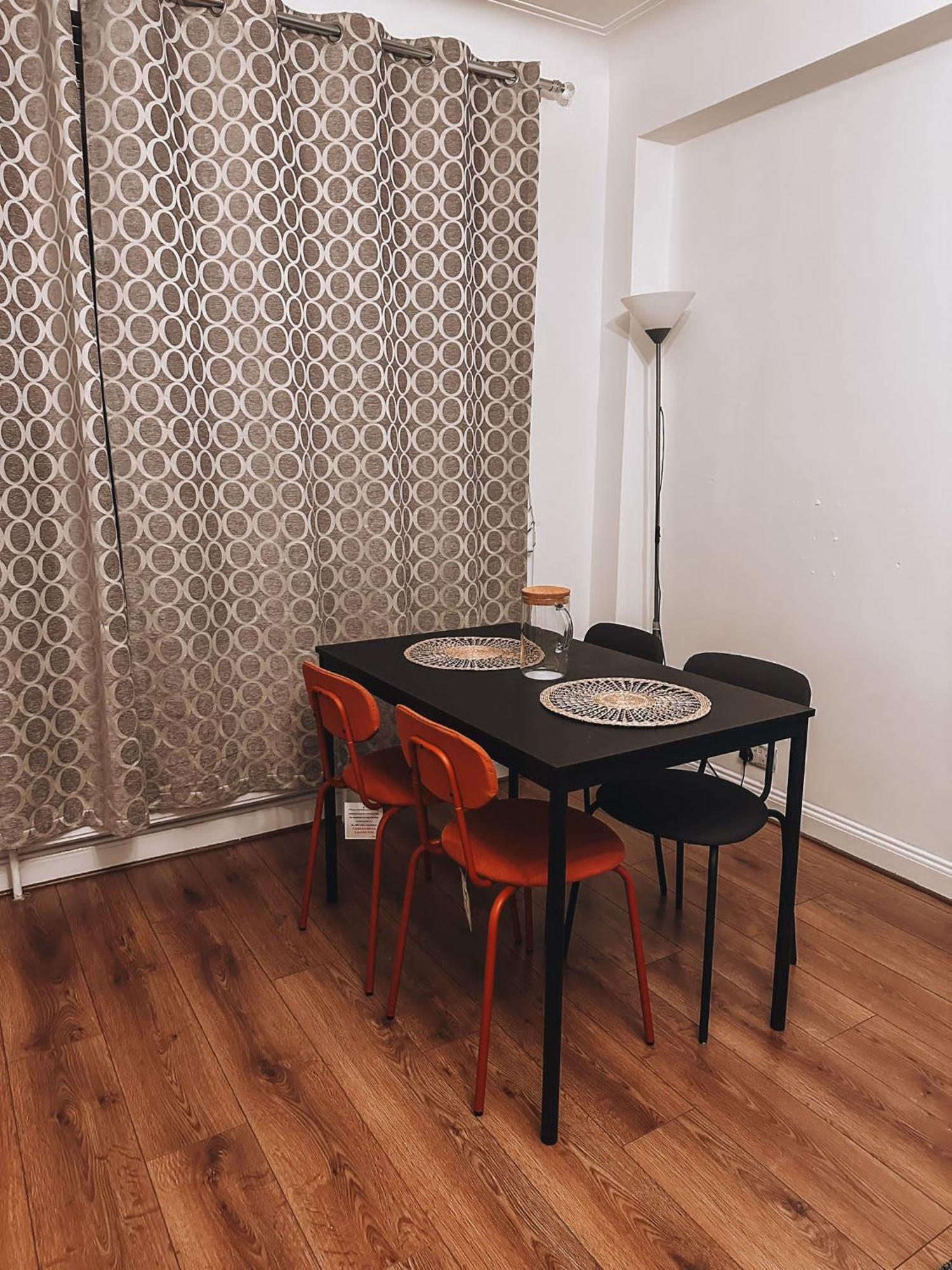 Cosy 2 Bedroom Apartment In Swiss Cottage. London Bagian luar foto